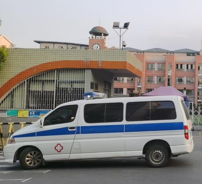 萧山救护车出租护送骨折病人一公里多少钱